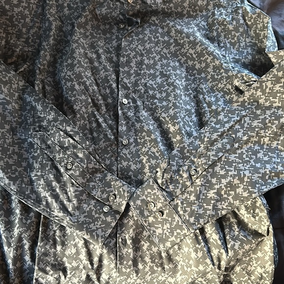 Van Heusen Button Down Shirt - Picture 4 of 4